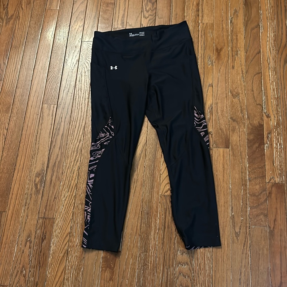 Under Armour cropped yoga pants😍 Side pockets